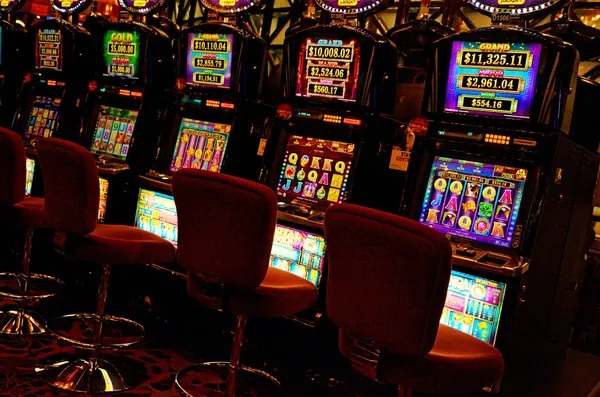 sgo77 Treasures Aztec slot game interface on mobile showing reels and Aztec symbols